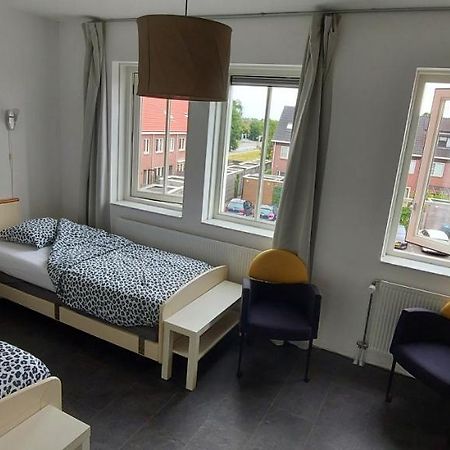 Airbnb 'Logeren Aan Het Plein' In Het Centrum Van 메펠 외부 사진
