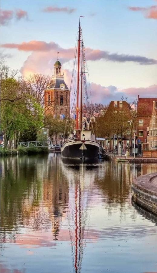 Airbnb 'Logeren Aan Het Plein' In Het Centrum Van 메펠 외부 사진