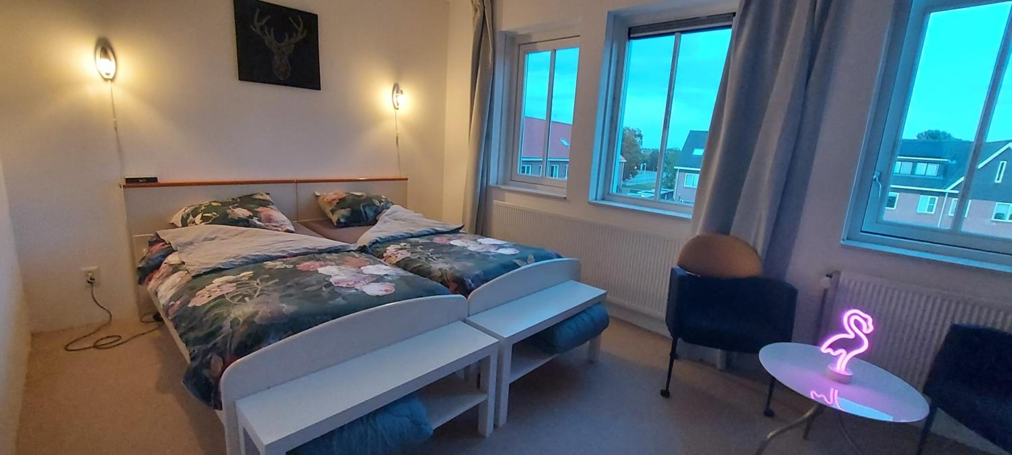 Airbnb 'Logeren Aan Het Plein' In Het Centrum Van 메펠 외부 사진