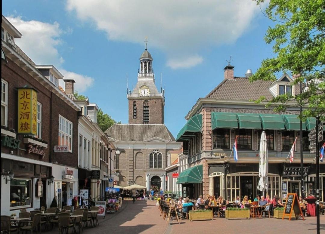Airbnb 'Logeren Aan Het Plein' In Het Centrum Van 메펠 외부 사진