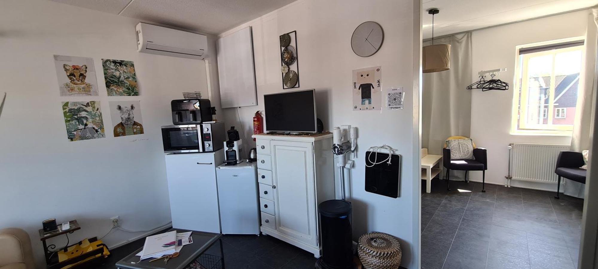 Airbnb 'Logeren Aan Het Plein' In Het Centrum Van 메펠 외부 사진